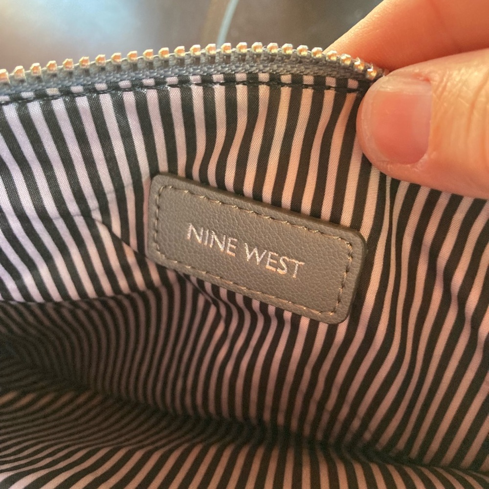 Nine West purse. EUC. Shoulder strap or cross-body - Picture 5 of 6